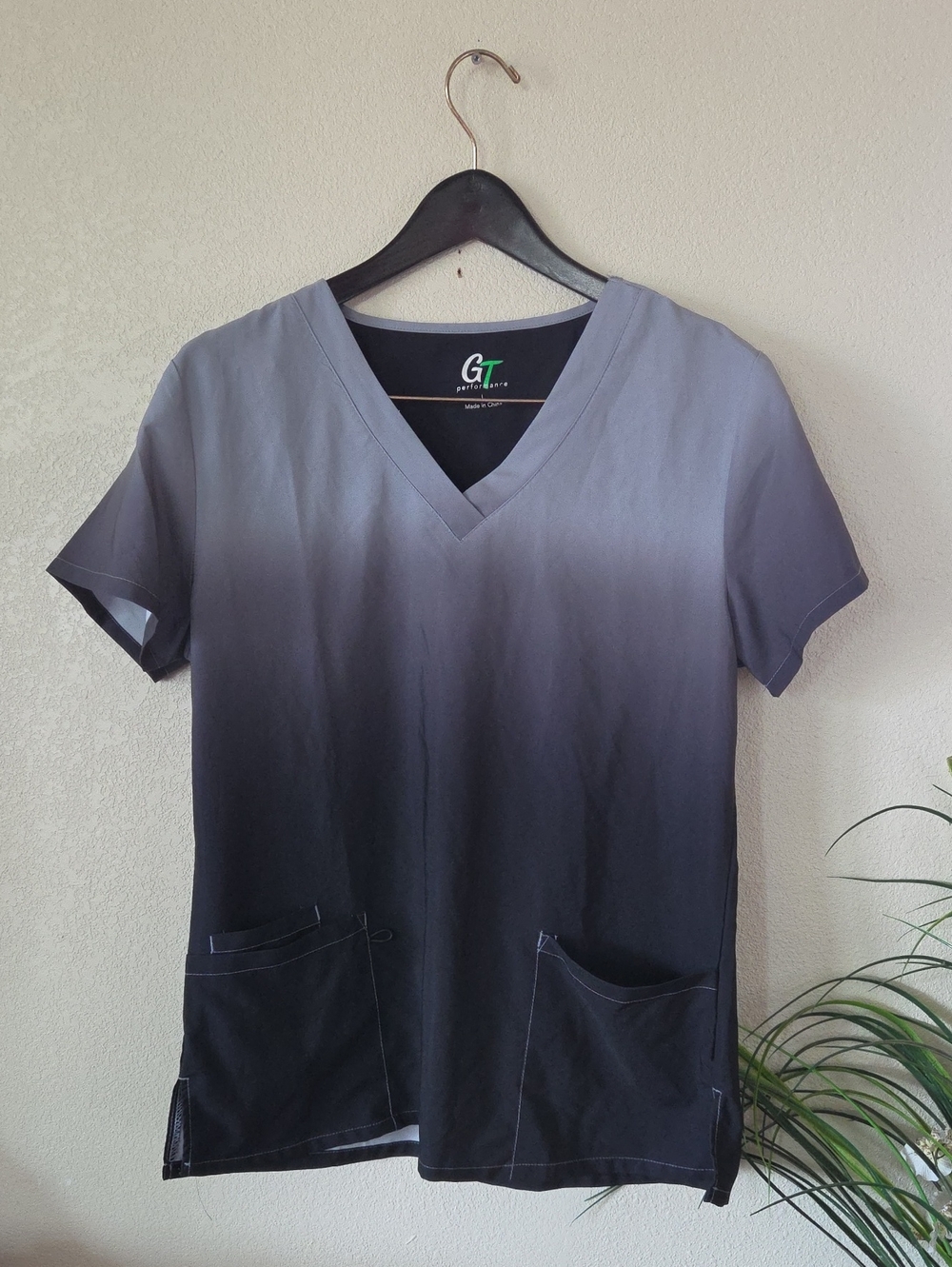 GT Performance Ombre V-Neck Scrub Top Size Large